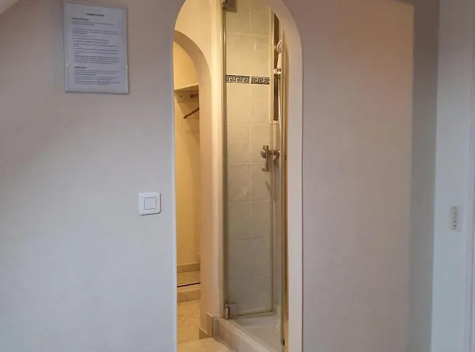 L De Marie Apartment