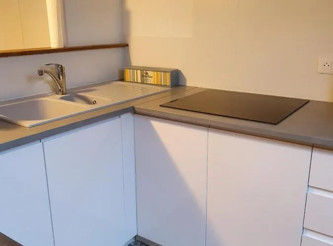 L De Marie Apartment *